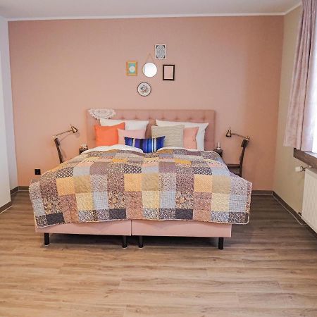 Tante Alma'S Muelheimer Hotel Мильгейм-на-Руре Экстерьер фото