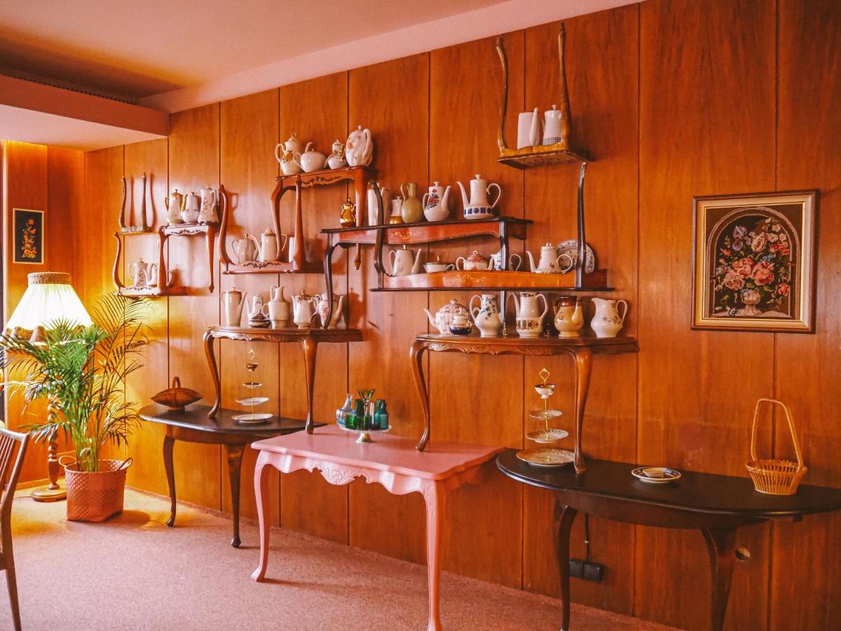 Tante Alma'S Muelheimer Hotel Мильгейм-на-Руре Экстерьер фото